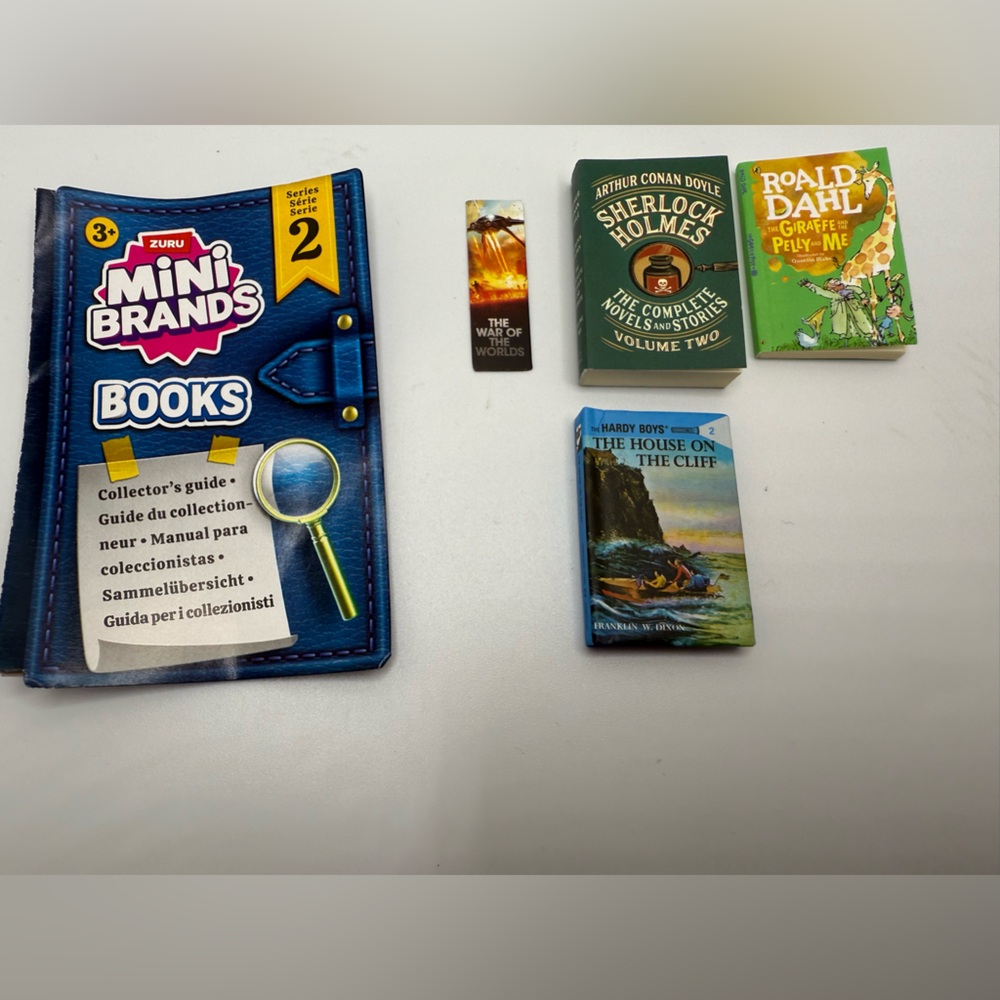 Zuru Mini Brands Books Series 2 lot bundle Holmes House cliff dahl war bookmark